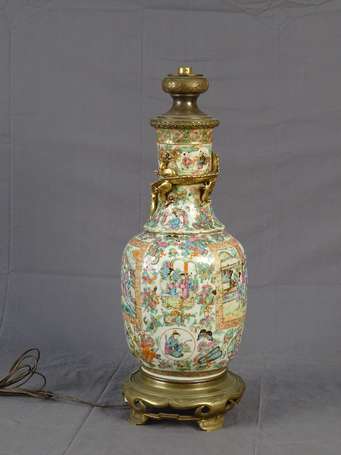 CHINE Important VASE bouteille en porcelaine, 