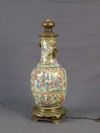 CHINE Important VASE bouteille en porcelaine, 