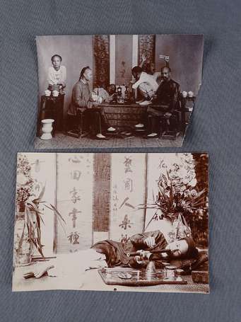 Deux photos de fumeurs chinois. Ancien tirage 