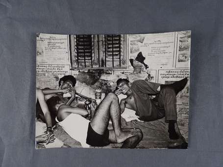 Photo de fumeur d'opium au Cambodge en 1970. 