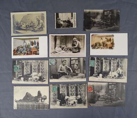 Douze cartes postales de scènes de fumeries 