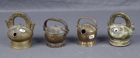 Quatre rare et anciens pots à chaux en bronze, 