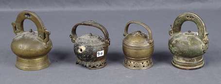 Quatre rare et anciens pots à chaux en bronze, 