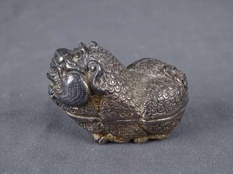 Trois boîtes à chaux en argent et cuivre rouge, 