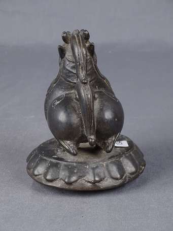 Gros poids à opium à poignée en bronze. Singha. 