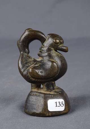 Ancien poids à opium à poignée en bronze. Poule. 