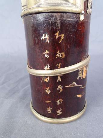 Ancienne pipe à eau de table 'mandarin' de forme 