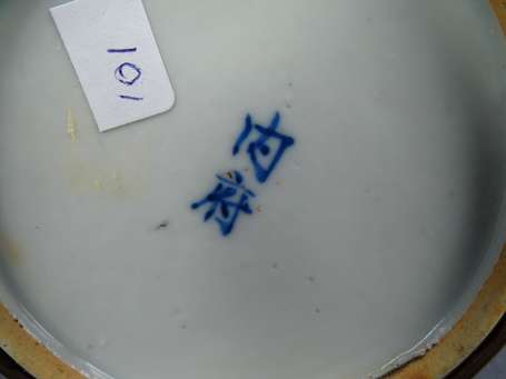 Ancienne pipe à eau de table en porcelaine blanche