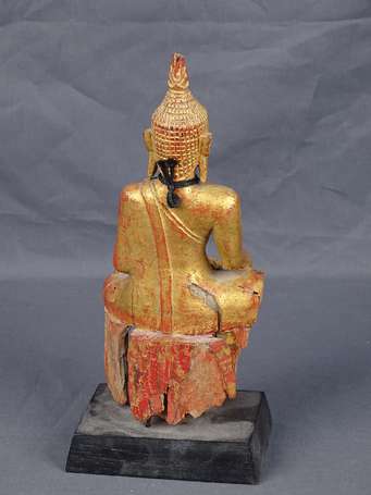 Ancien bouddha en bois doré érodé et boule de 