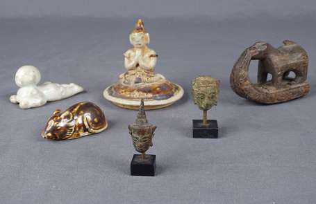 Lot d'anciens objets décoratifs et religieux dont 