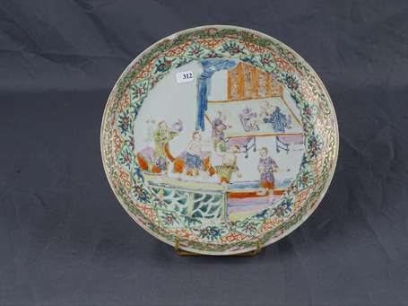 Ancienne assiette en porcelaine polychrome, elle 