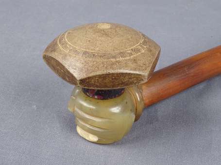 Ancienne petite pipe à opium en bambou avec le 