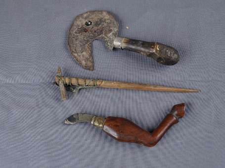Trois instruments pour la récolte de l'opium, un 