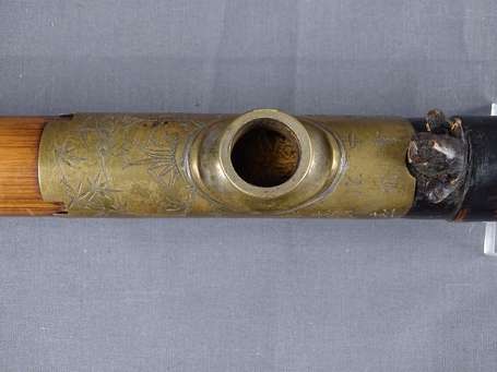 Jolie et ancienne pipe à opium en bambou bicolore 