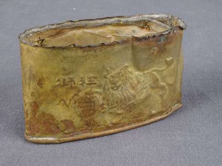 Ancienne boîte à opium de fumerie en laiton avec 