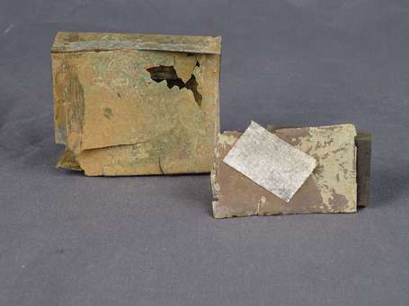 Ancienne boîte à opium de fumerie en laiton. 