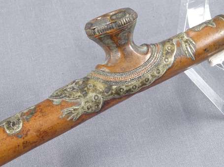 Intéressante et ancienne pipe à opium en cuivre 