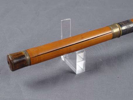 Très élégante et ancienne pipe à opium de voyage 