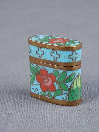 Ancienne et minuscule boîte à opium en émail 
