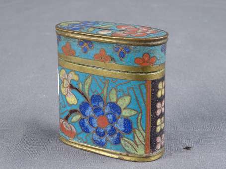 Très jolie et ancienne boîte à opium en émail 