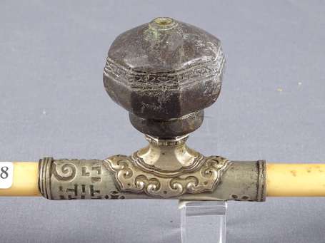 Ancienne et fine pipe à opium en ivoire et pierre 