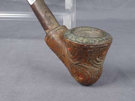 Ancienne grande et classique pipe à opium 