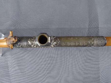 Grande élégante et ancienne pipe à opium de femme 