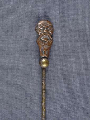 Ancienne et superbe aiguille à opium en métal et 