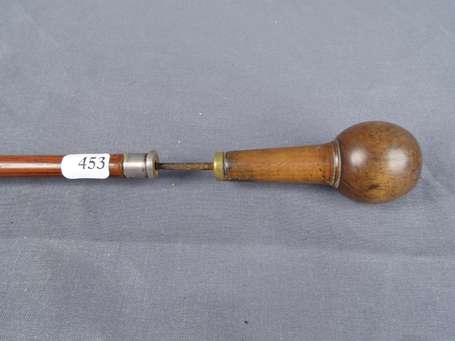 Grand et ancien ringard de pipe à opium en bois et