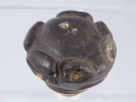 Ancien petit fourneau de pipe à opium à sujet 