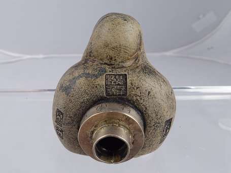 Ancien fourneau de pipe à opium en céramique grise