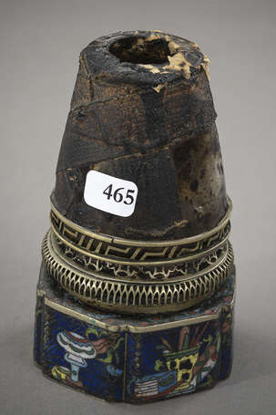 Ancienne lampe de fumeur d'opium dont la 