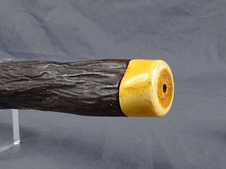 Exceptionnelle et ancienne pipe à opium en bois 