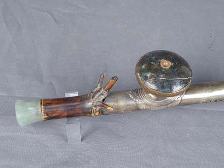 Ancienne et grande pipe à opium en bambou laqué et