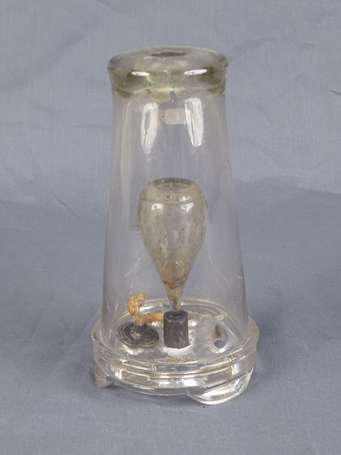Grande et ancienne lampe de fumerie en verre blanc