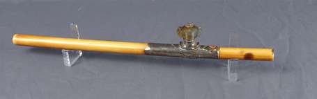 Ancienne et importante pipe à opium faite dans un 