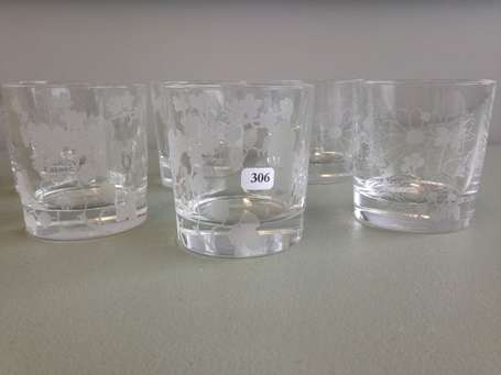 KENZO - 6 verres de forme gobelet en verre gravé 