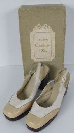 CHRISTIAN DIOR Souliers - Paire d'escarpins à 