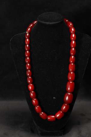 Important collier de perles de forme tonneau en 