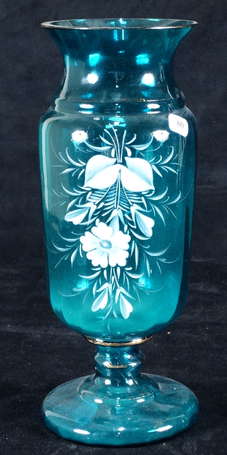 Vase en verre bleu turquoise émaillé de fleurs 