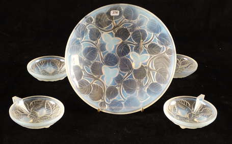 Coupe et 4 coupelles en verre moulé opalescent Art
