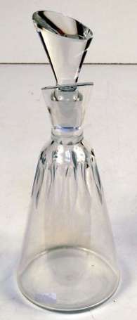 Baccarat - Carafe en cristal taillé de forme 