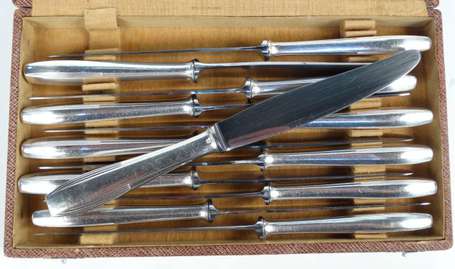 Christofle - 12 couteaux en métal argenté, modèle 