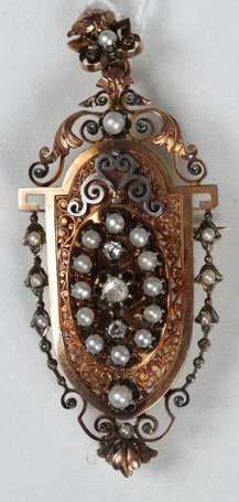 Grand pendentif /broche 3 ors ciselés ornés de 