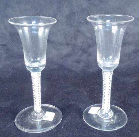 2 verres à liqueur anglais XVIIIè, coupe 