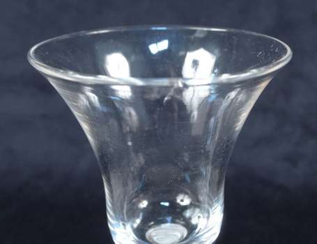 3 verres à liqueur anglais XVIIIè, coupe 