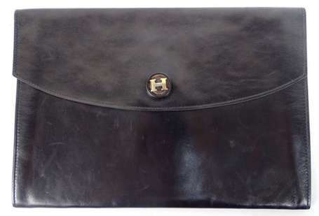 HERMES - Pochette vintage en cuir noir. Bouton 