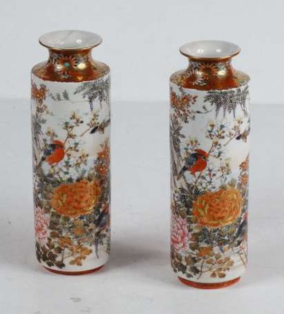 Japon Satzuma, Paire de vases en porcelaine à 