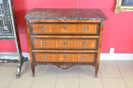 Commode en marquèterie de bois de rose, filets de 