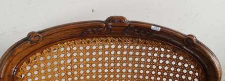 Paire de chaises cannées en bois naturel mouluré 